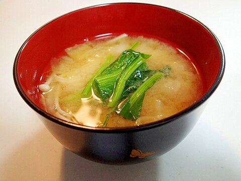 茅乃舎だしで　白菜とえのき茸とほうれん草のお味噌汁